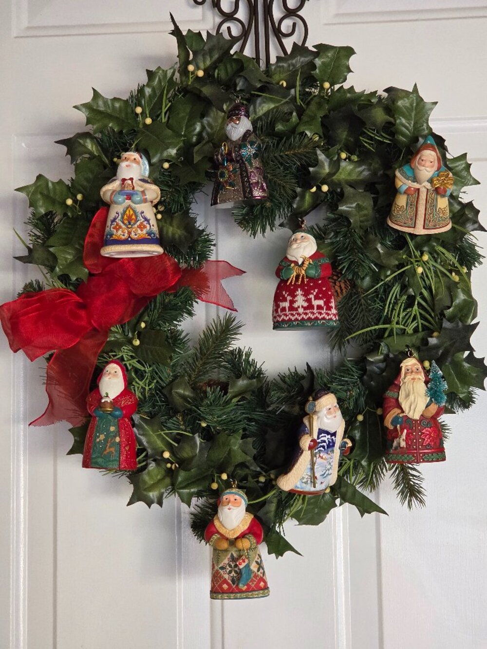 Vintage Rare Hallmark Santas Around The World Display Wreath & 8 SATW Ornaments